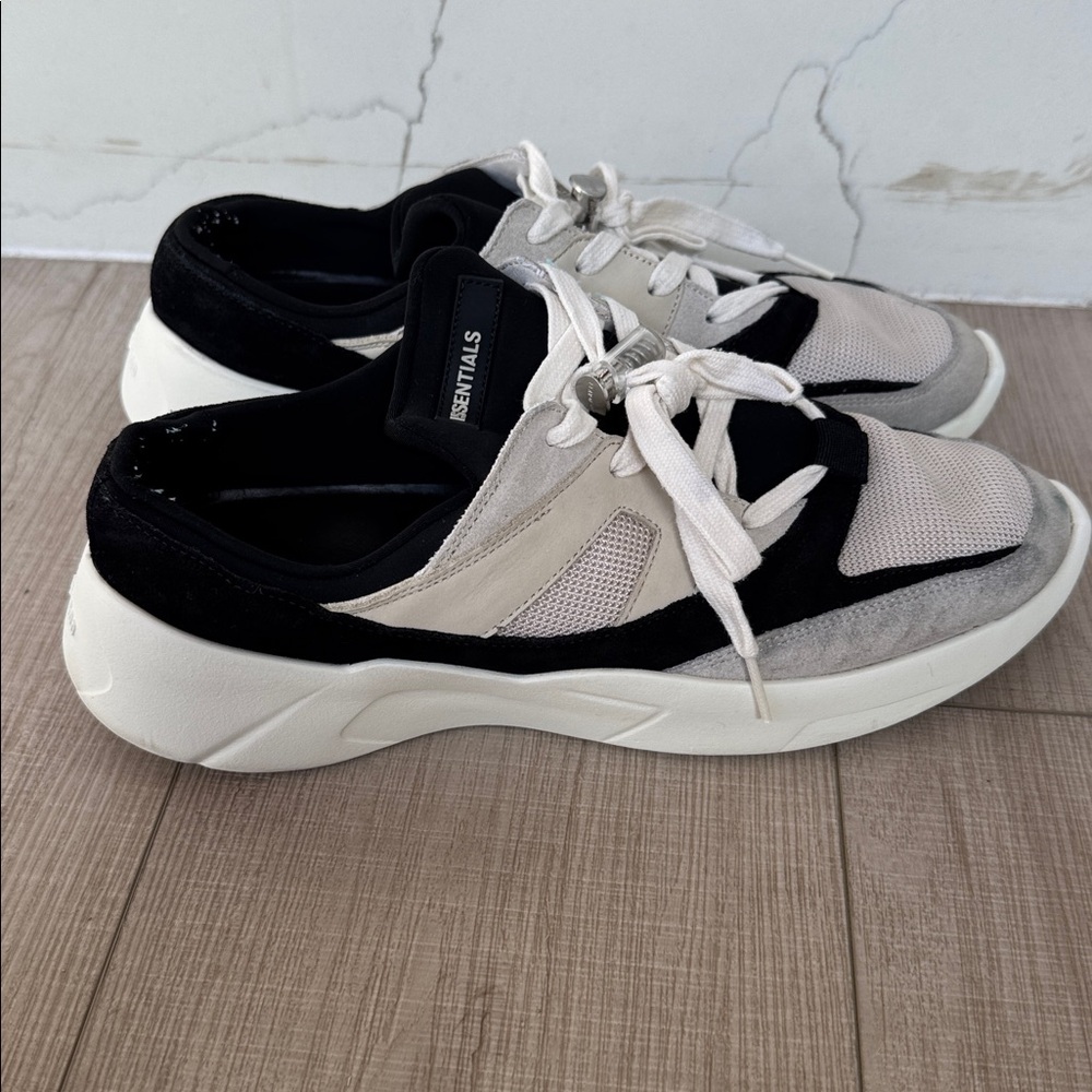 Mens Fear of God ESSENTIALS distance runner sneakers black and gray - Picture 2 of 7